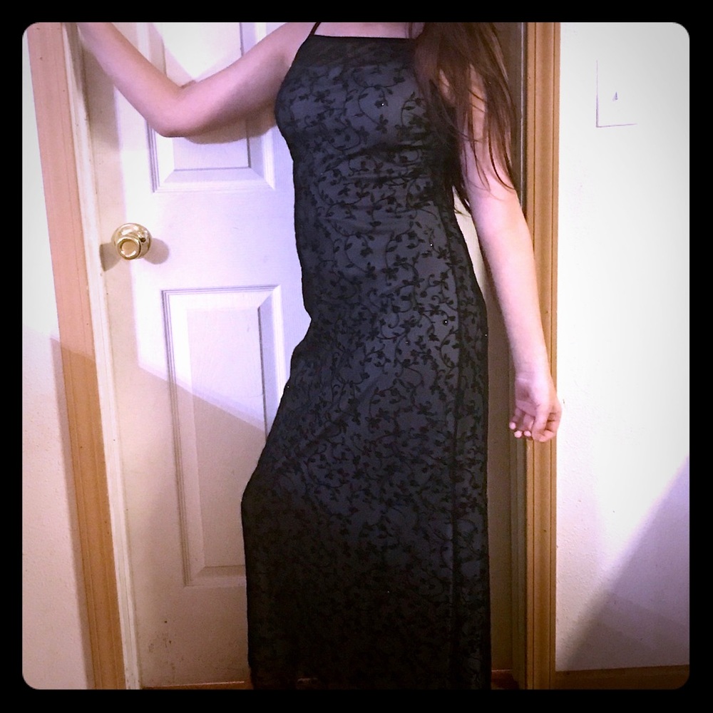 Girlfriends - EUC Women’s Beautiful Black Dress